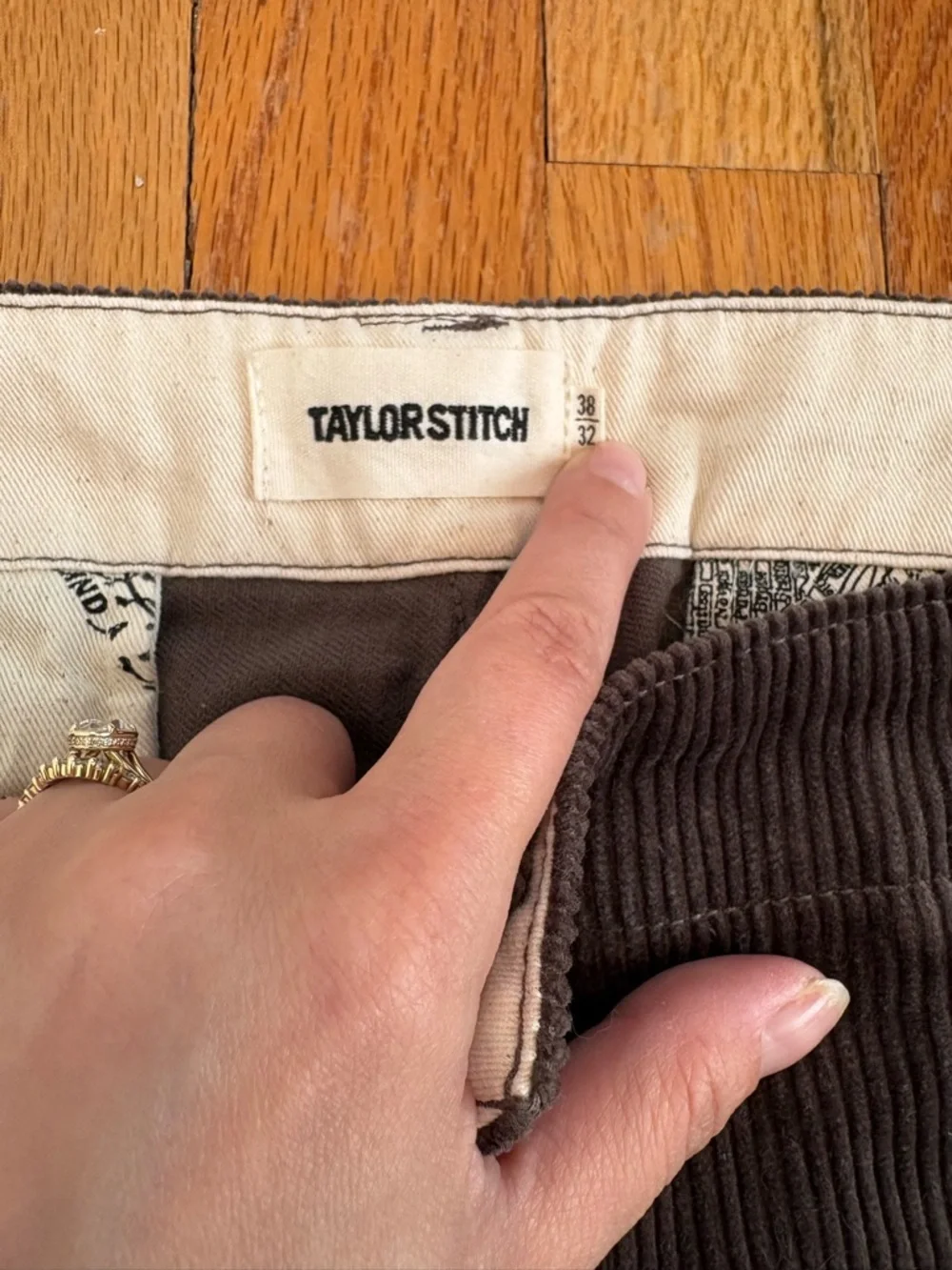 Taylor Stitch | Carnegie Pant Corduroy - Picture 3 of 5